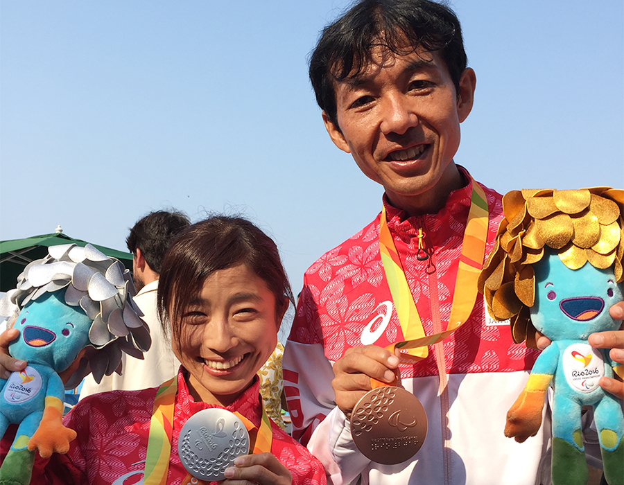 メダル獲得の道下選手と岡村選手